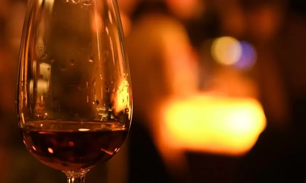 Πώς να καθαρίσετε τα κρυστάλλινα ποτήρια: Το κόλπο για να τα κάνετε να γυαλίζουν