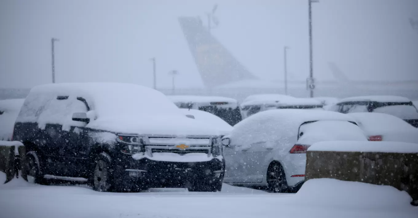 ΗΠΑ: Χάος από την κακοκαιρία, ακυρώθηκαν πάνω από 1.300 πτήσεις – Σε κλοιό χιονιά Γερμανία και Βρετανία