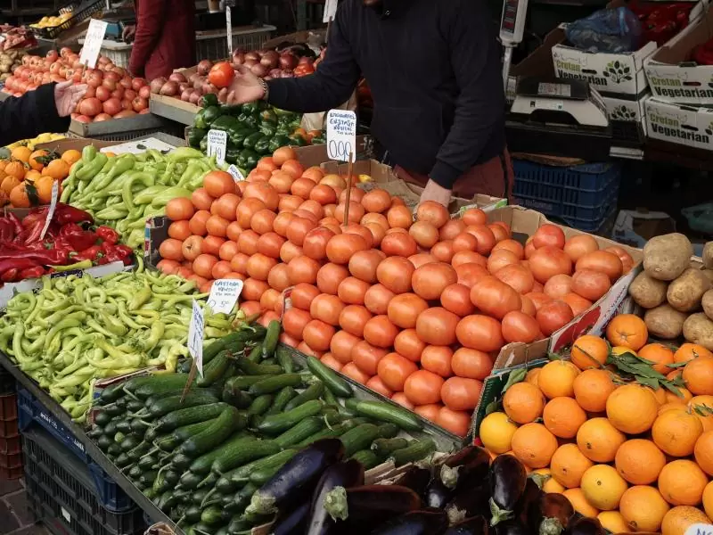 Άγρια κόντρα εμπόρων και παραγωγών με το Δήμο Ηρακλείου για τις λαϊκές