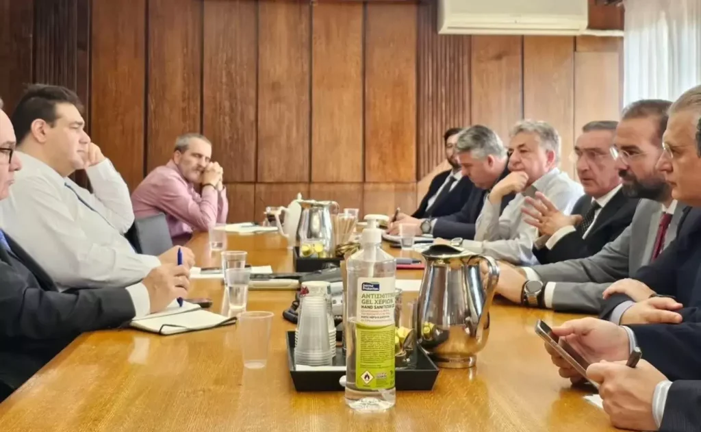 Θεσμικά και οικονομικά θέματα στη συνάντηση των Περιφερειαρχών με υπουργούς Εσωτερικών και Οικονομικών