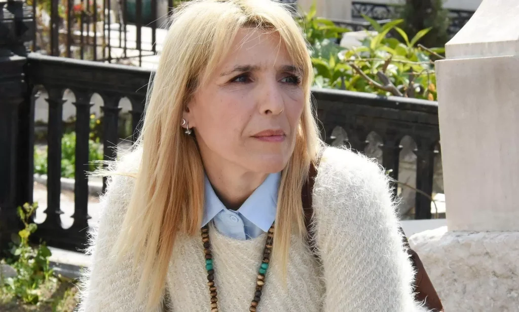 Ρένα Κουβελιώτη: Τροχαίο για τον γιο της δημοσιογράφου – «Μερικά εκατοστά μας χωρίζουν από την άβυσσο»