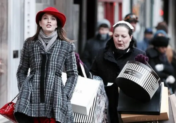 Couture Therapy: Γιατί αγαπάμε την πολυτέλεια και τι επίδραση έχει στη ψυχολογία μας ένα… «επώνυμο» κομμάτι