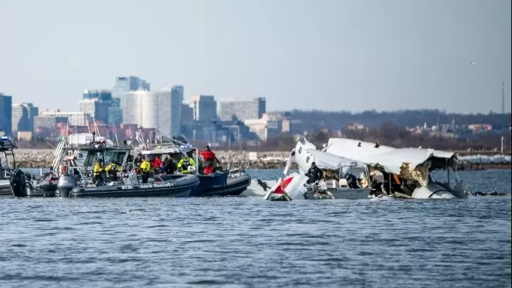 Τα μαύρα κουτιά βρέθηκαν, ο πρόεδρος Τραμπ ενοχοποιεί τις… πολιτικές προώθησης της διαφορετικότητας στο δημόσιο