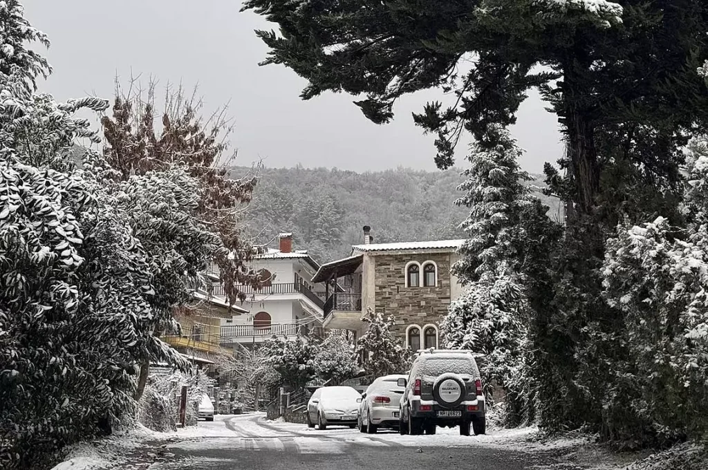 Κακοκαιρία: Πού θα είναι έντονα τα φαινόμενα τις επόμενες ώρες – Σε ποιες περιοχές θα χιονίσει