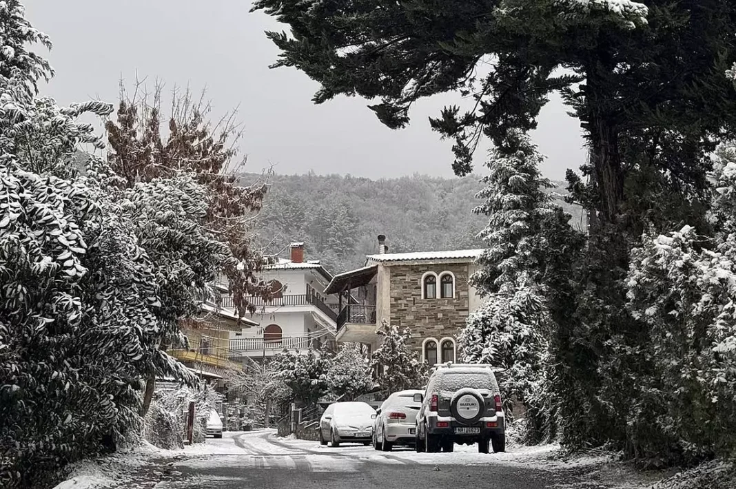 Κακοκαιρία: Πού θα είναι έντονα τα φαινόμενα τις επόμενες ώρες – Σε ποιες περιοχές θα χιονίσει