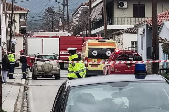 Λάρισα: Παραμένει ταμπουρωμένος με όπλο ο 6οχρονος που σκότωσε δύο άτομα