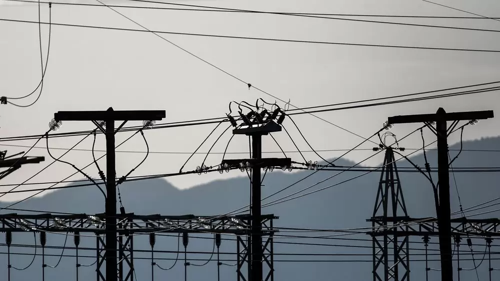 Πληρώνουμε ακριβότερα το ρεύμα για να γίνονται υπερκερδοφόρες εξαγωγές