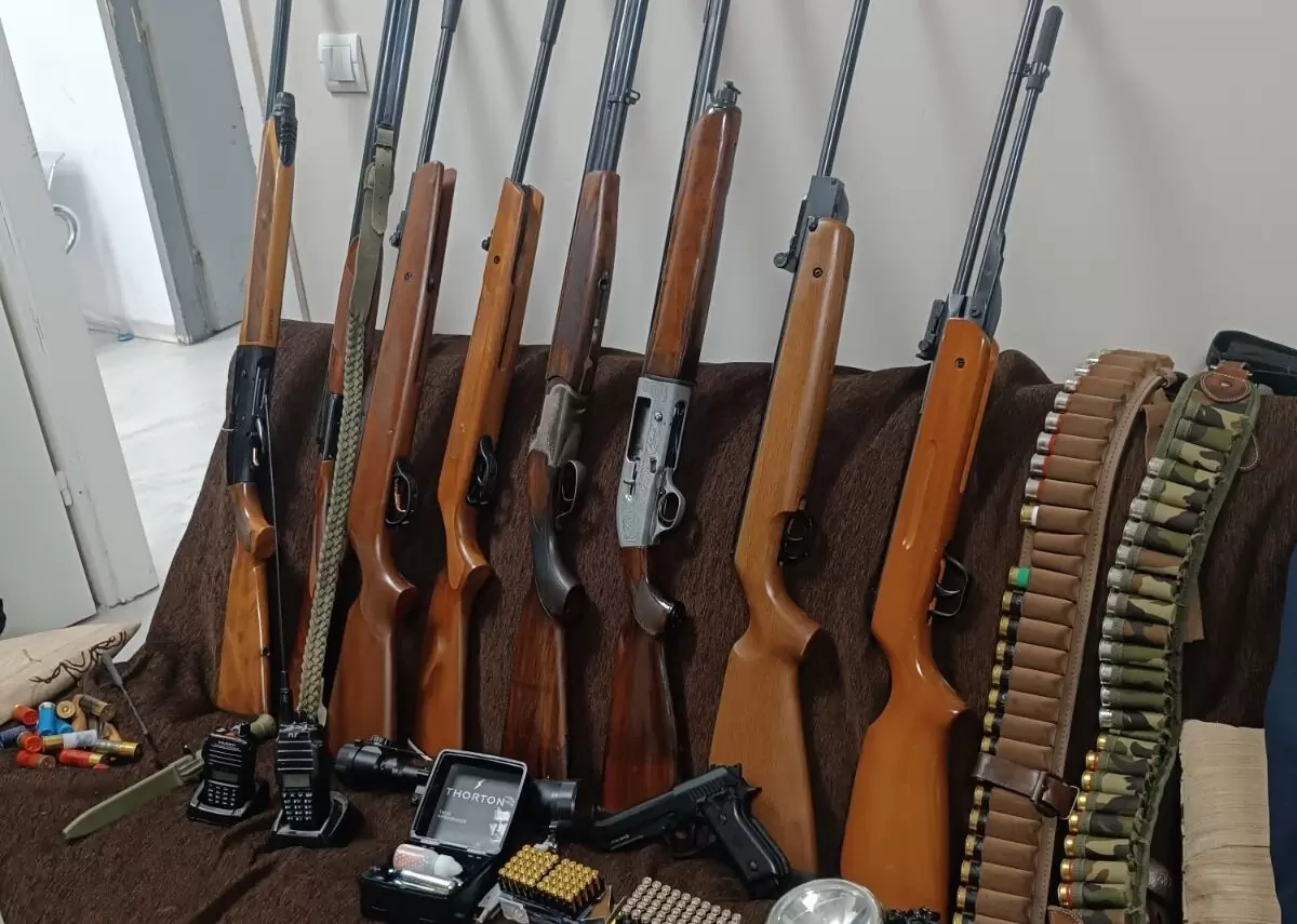 Ο έλεγχος για ενδοοικογενειακή βία… αποκάλυψε ολόκληρο οπλοστάσιο