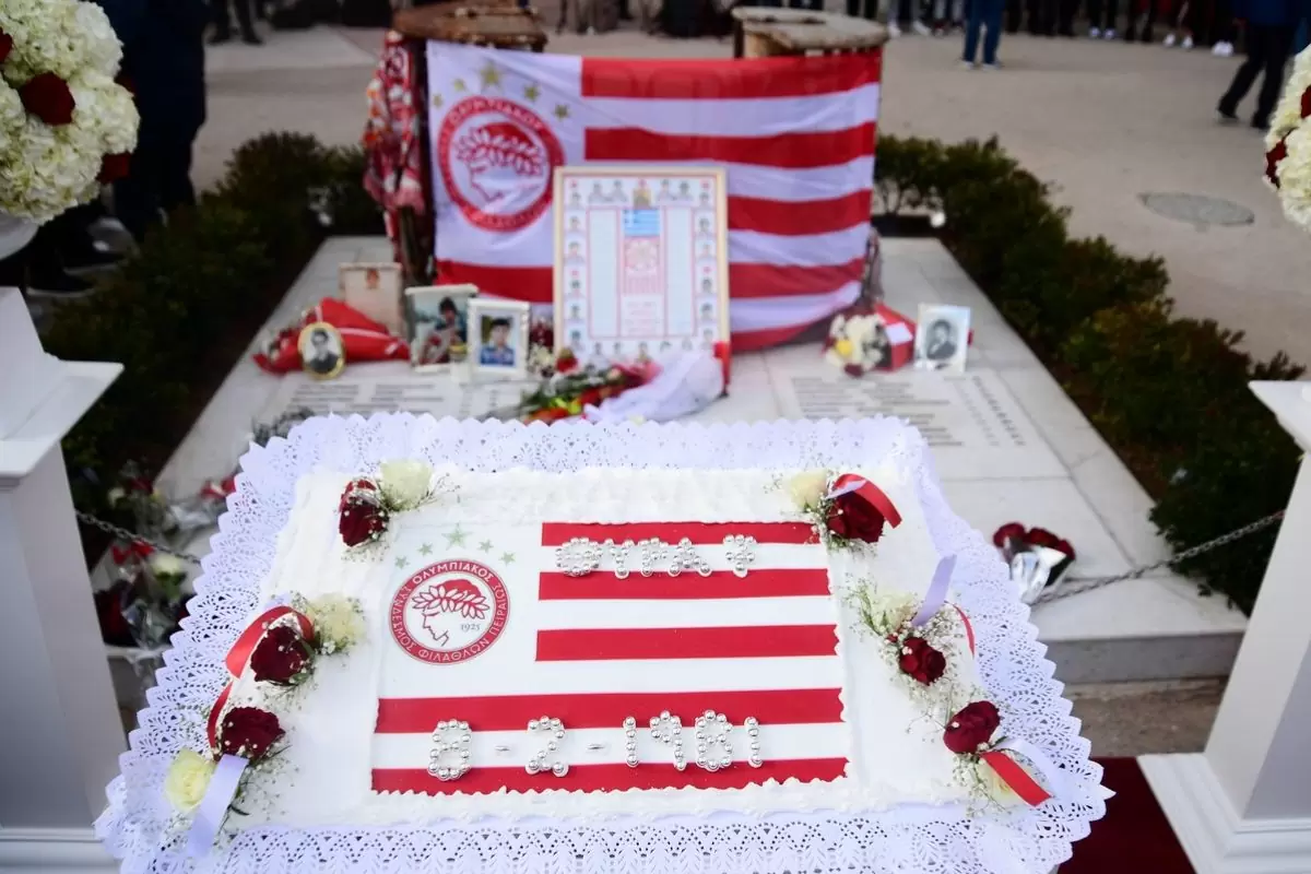 Ολυμπιακός: Συγκίνηση στο μνημόσυνο για τα θύματα της Θύρας 7