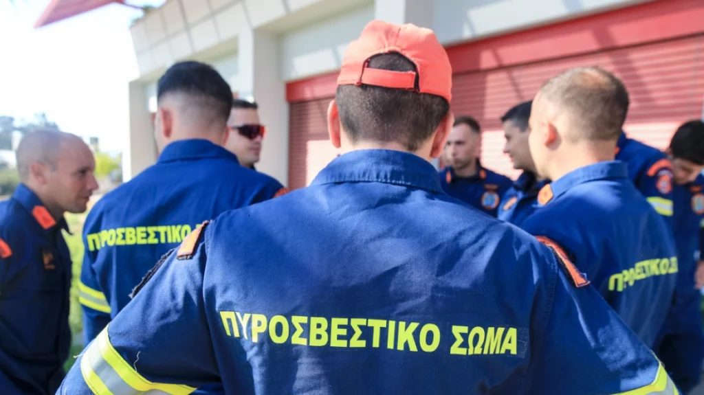 Σεισμοί στη Σαντορίνη: Σε επιφυλακή Πυροσβεστική και Ένοπλες Δυνάμεις – Στο νησί η ΕΜΑΚ, ελικόπτερο Bell, drones και εναέριοι διασώστες