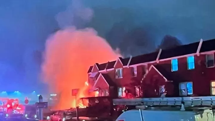 Αεροασθενοφόρο συνετρίβη στη Φιλαδέλφεια – Νεκροί οι 6 επιβαίνοντες- Φόβοι για θύματα και στο έδαφος