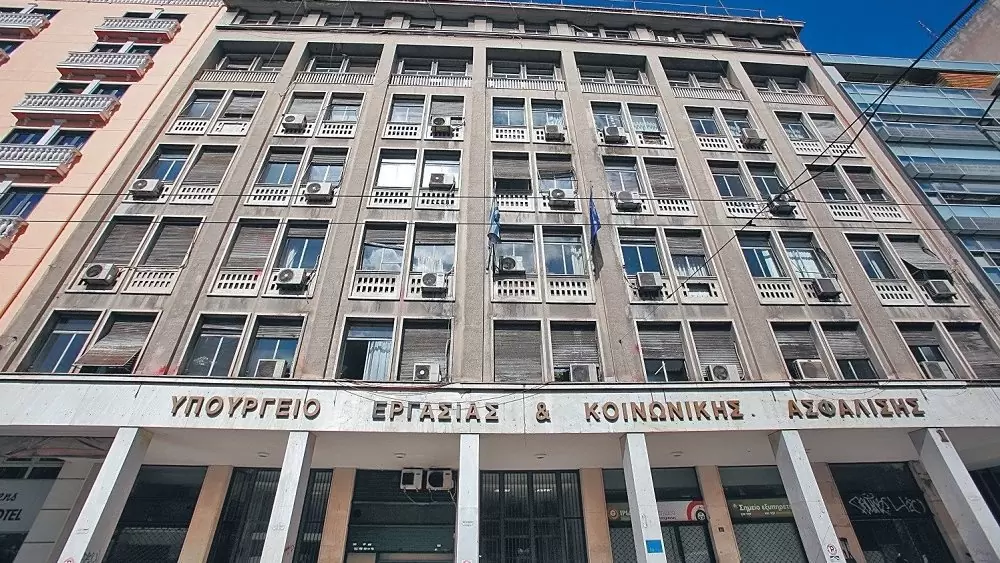 Έρχεται εργασιακό νομοσχέδιο – Διευθέτηση χρόνου σε εβδομαδιαία βάση και προσλήψεις μέσω κινητού