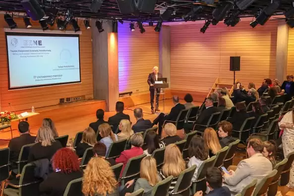 Αλ. Καλοκαιρινός: «Κοινωνικά αισθήματα υπάρχουν επειδή υπάρχουν κοινωνίες. Και υπάρχουν για να συνέχουν τις ανθρώπινες κοινωνίες»