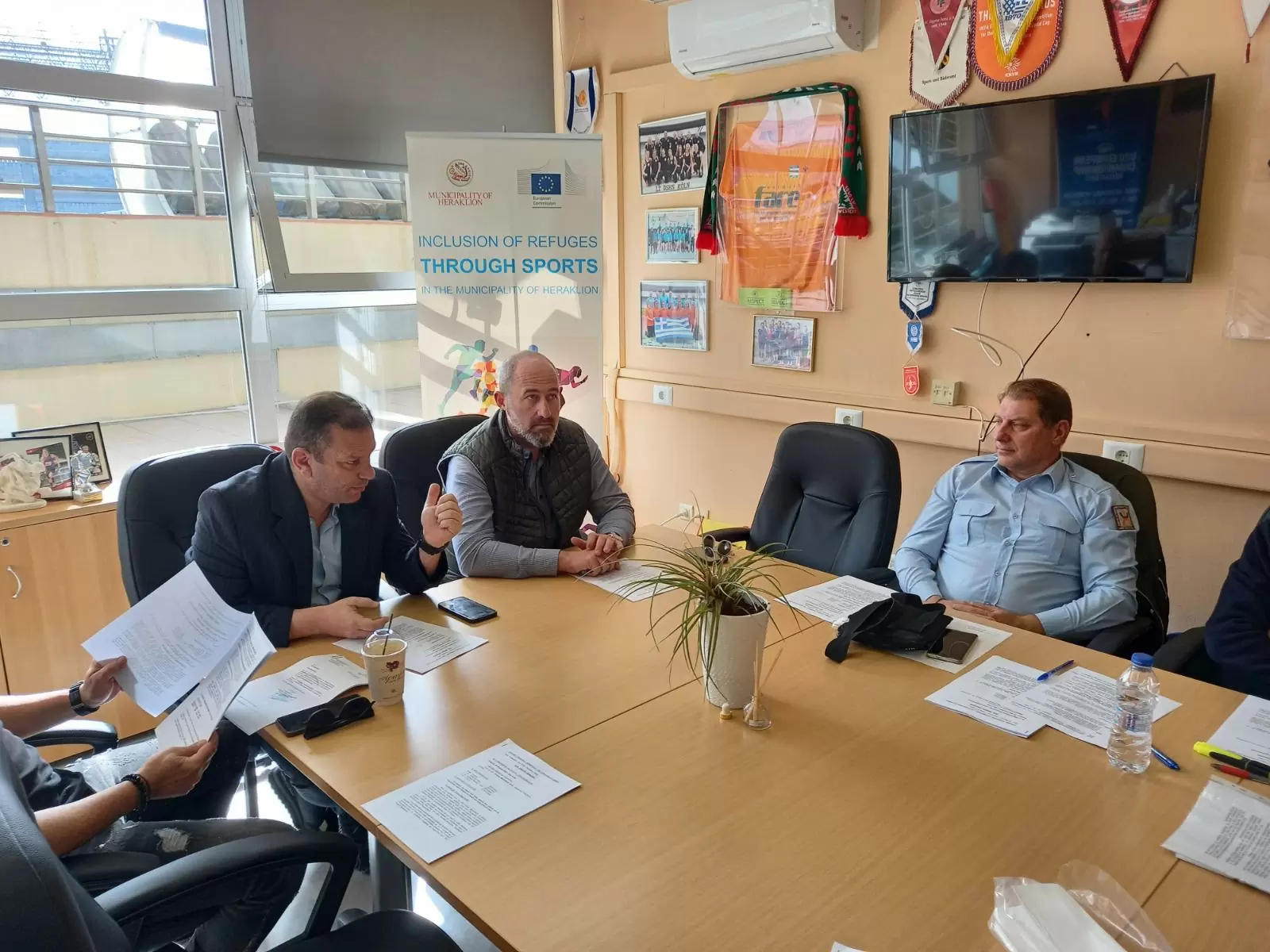 Σύσκεψη στο Παγκρήτιο στάδιο για την προετοιμασία διεξαγωγής τoυ Run Greece 2025 με συνδιοργανωτή το Δήμο Ηρακλείου