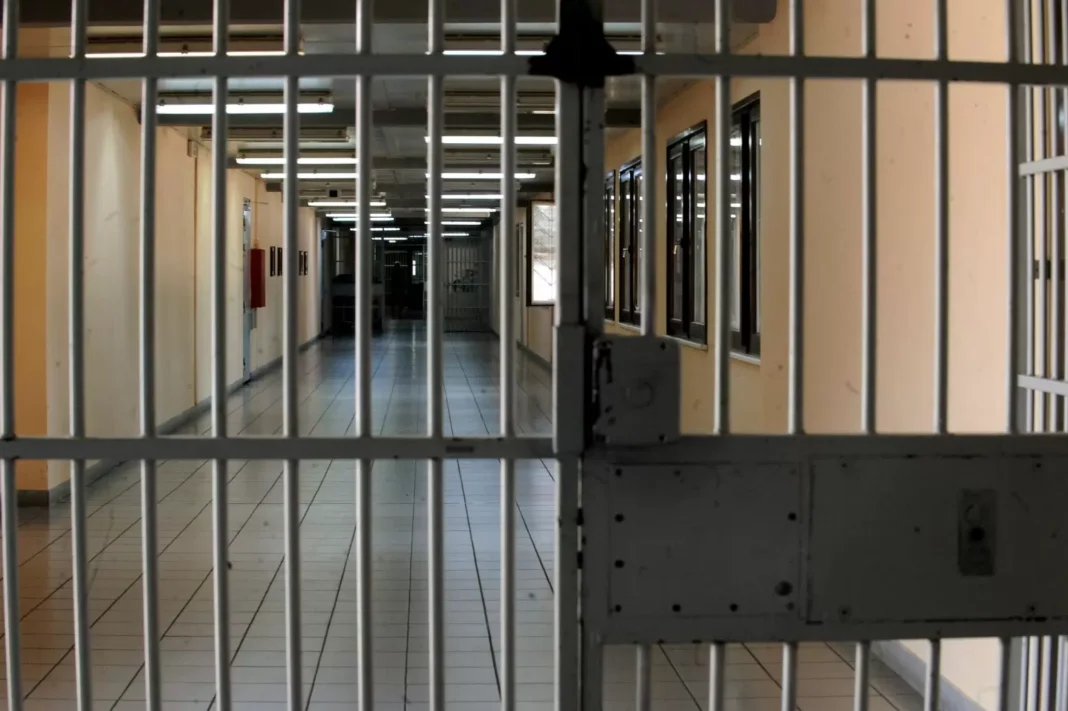 Προσπάθησε να βάλει τέλος στη ζωή του ο κρατούμενος που τραυμάτισε το σωφρονιστικό υπάλληλο