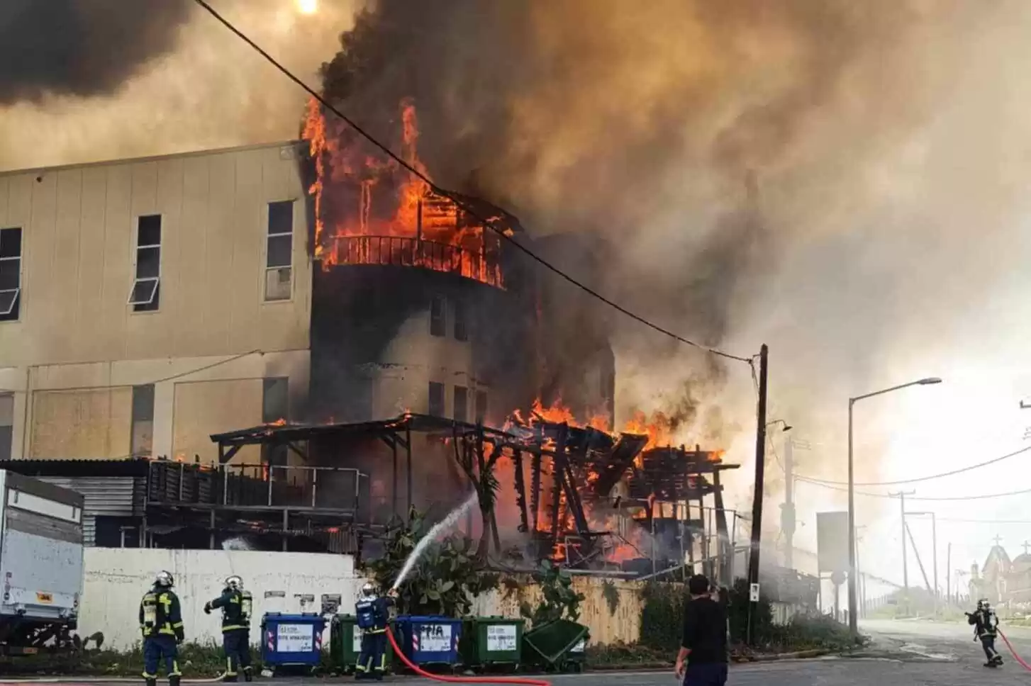 Μεγάλη φωτιά στη ΒΙΠΕ Ηρακλείου-Ήχησε το 112