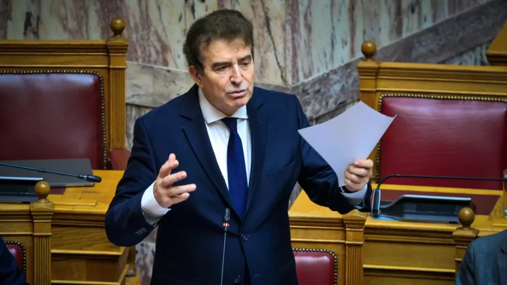 Μ. Χρυσοχοΐδης: «Χούλιγκανς και κουκουλοφόροι στα εκτεταμένα επεισόδια»