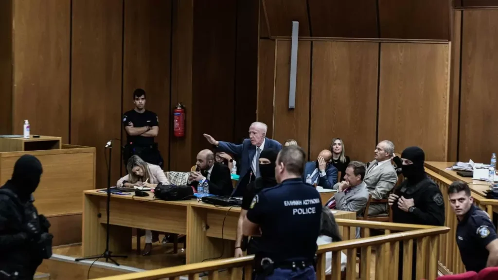 Αναβλήθηκε για τoν Σεπτέμβριο η δίκη του Κων. Πλεύρη για τους ναζιστικούς χαιρετισμούς στην δίκη της Χρυσής Αυγής