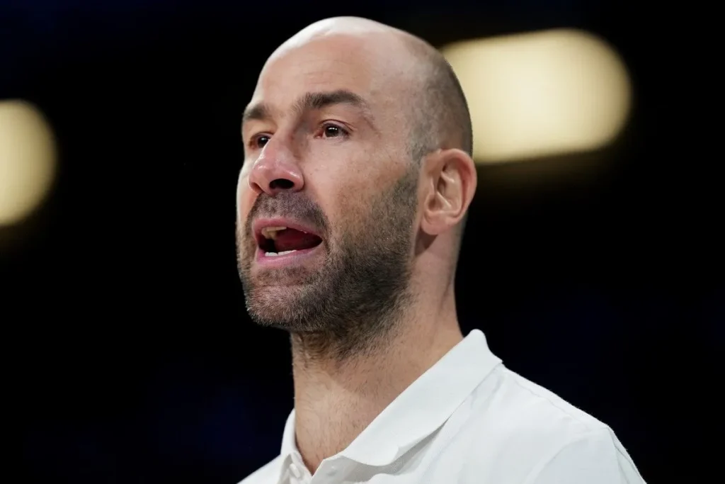 Ο Βασίλης Σπανούλης συνεχίζει στο τιμόνι της Εθνικής