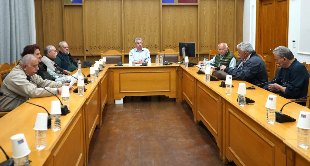 Συνταξιουχικές οργανώσεις της Κρήτης έθεσαν στον περιφερειάρχη τα προβλήματα που αντιμετωπίζουν οι συνταξιούχοι
