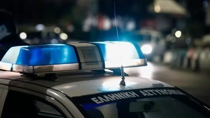 Συγκέντρωση για Τέμπη – Σύνταγμα: Ένταση με ρίψη κροτίδων – Απάντησαν με χημικά τα ΜΑΤ