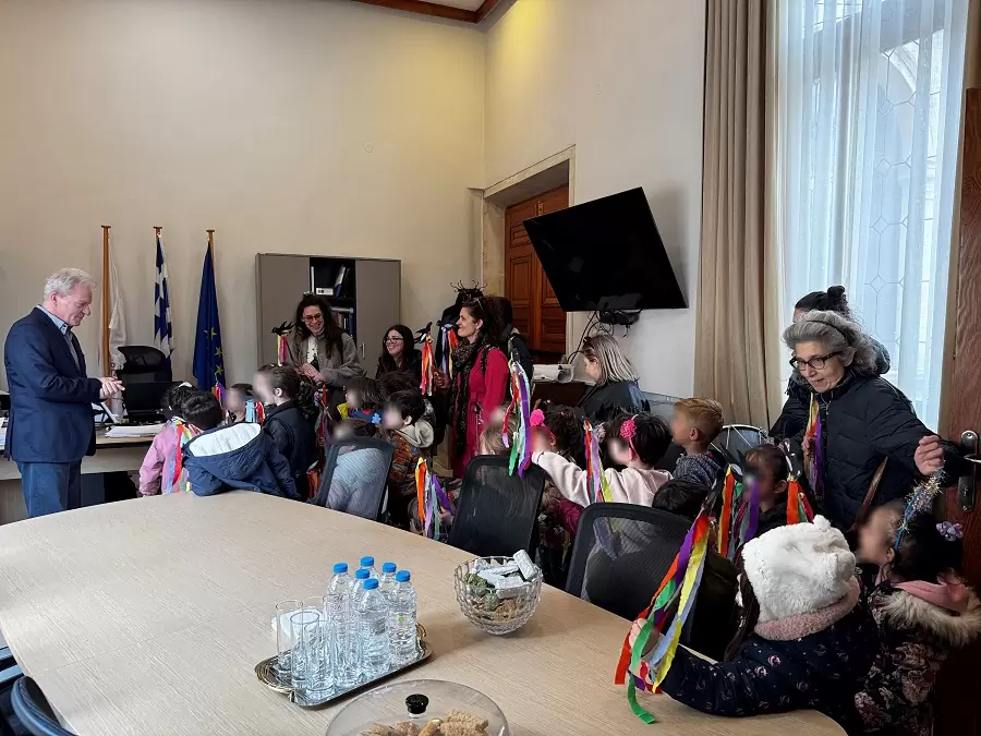 Τα χελιδονίσματα των μικρών παιδιών έφεραν την άνοιξη στον Αλ. Καλοκαιρινό