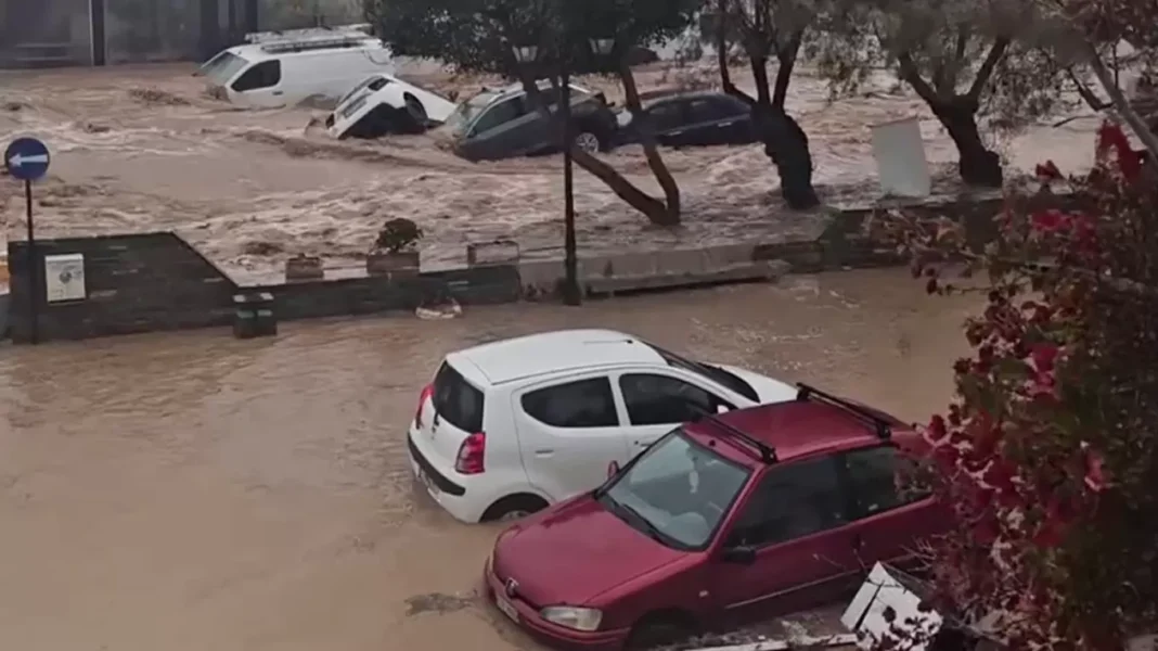 Ισχυρό το χτύπημα της κακοκαιρίας στις Κυκλάδες – Έντονα τα καιρικά φαινόμενα στην Πάρο
