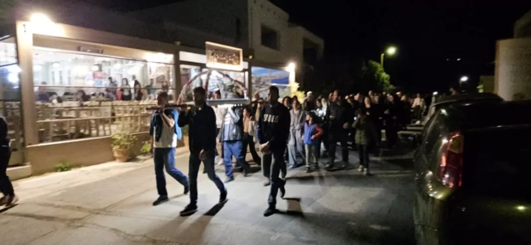 Αγία Πελαγία: Με κατάνυξη η περιφορά του Επιταφίου