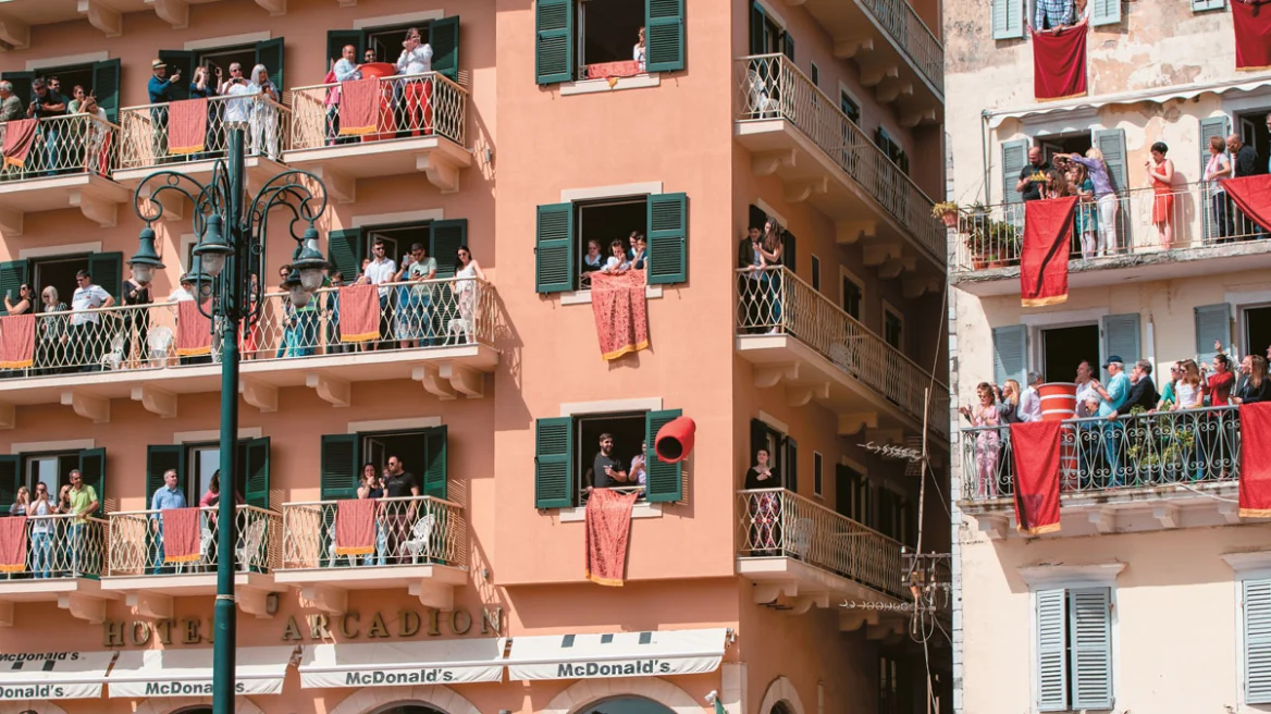 Το κοινό Πάσχα με τους καθολικούς ανοίγει την καλύτερη σεζόν – Στο χωριό οι Έλληνες, σε city break και νησιά οι ξένοι