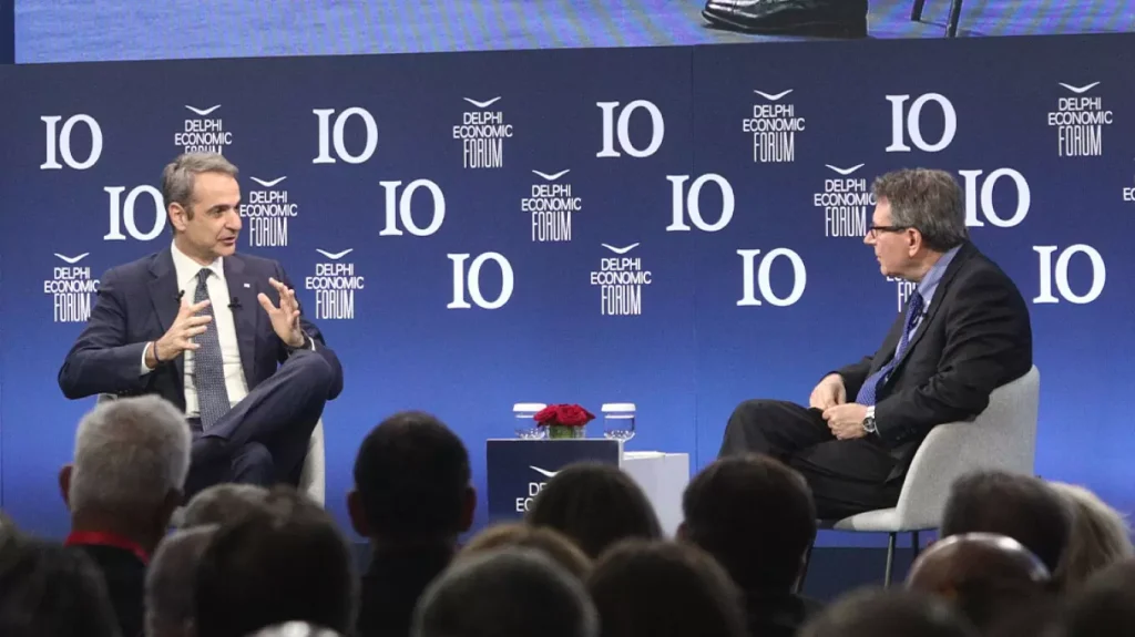 «Θα υπάρχουν μόνο χαμένοι αν δεν βρεθεί λύση με τους δασμούς» – Live η συζήτηση του Μητσοτάκη με τον Kaplan στον φόρουμ των Δελφών