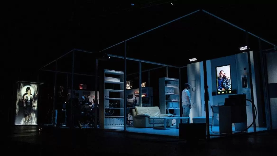 Η σύγχρονη όπερα «The Fall of the House of Commons» στην Εναλλακτική Σκηνή της Εθνικής Λυρικής Σκηνής