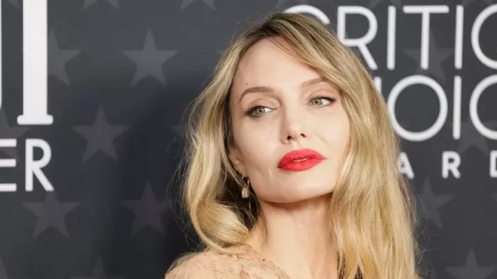 Η Αντζελίνα Τζολί και η Έλι Γκούλντινγκ συμμετέχουν σε σειρά ντοκιμαντέρ για τις μέλισσες