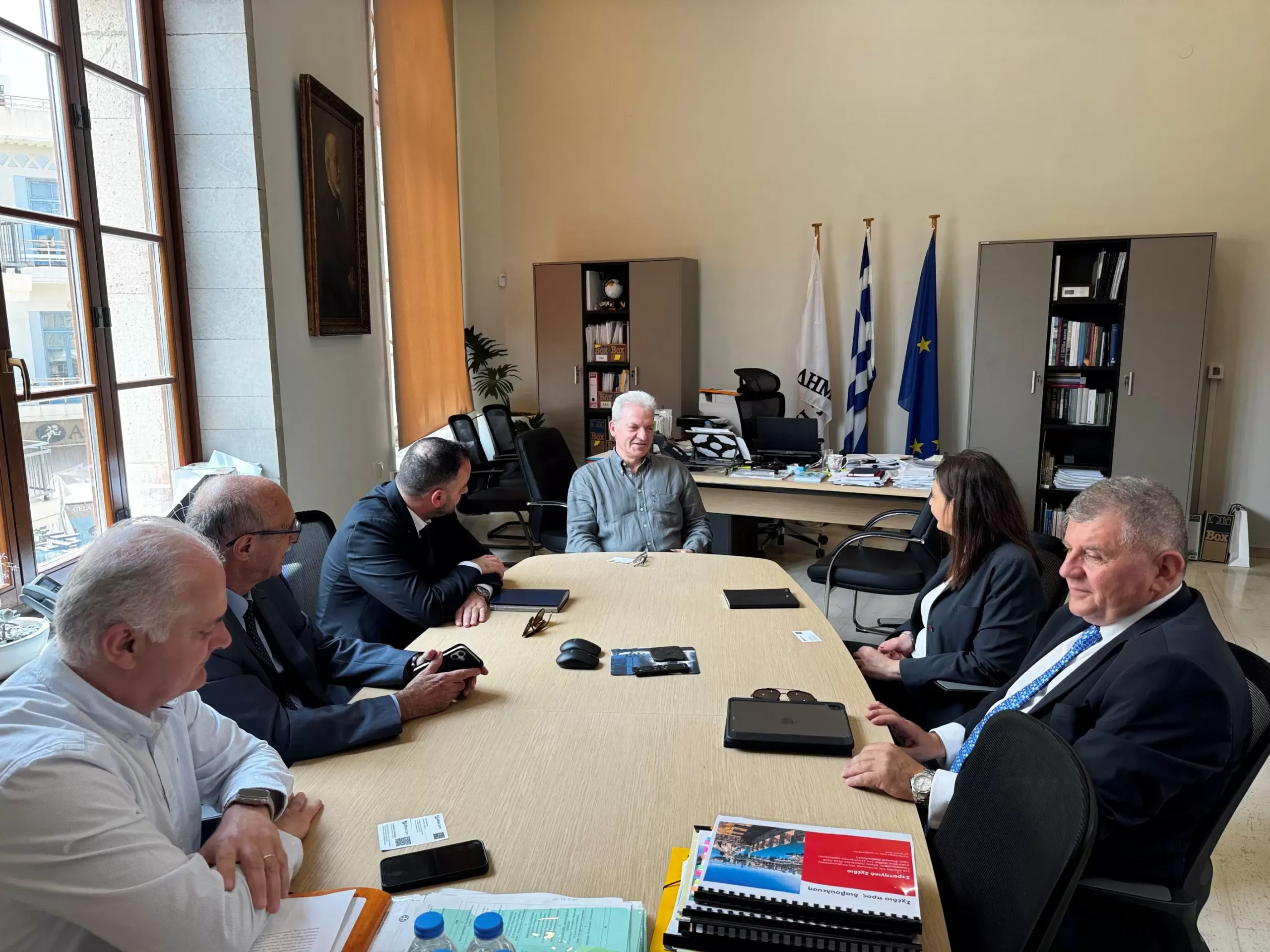 Συνάντηση του Αλ. Καλοκαιρινού με την Διευθύνουσα Σύμβουλο της Attica Bank Ελένη Βρεττού