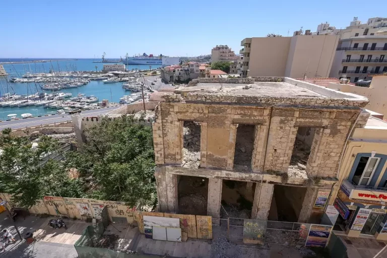 Ξεκίνησε το έργο στερέωσης του πρώην ξενοδοχείου Μίνως