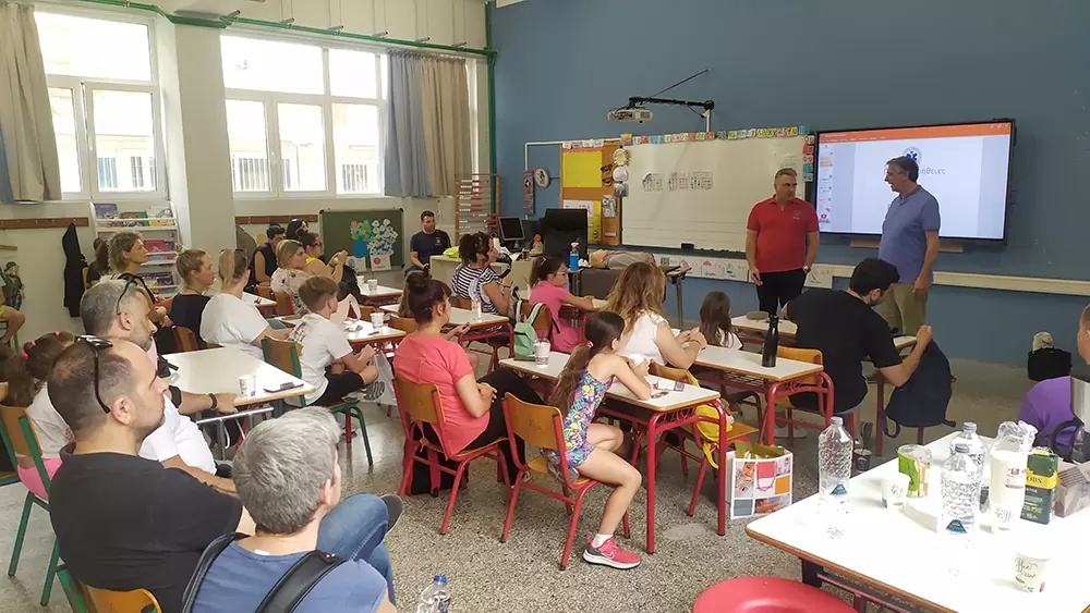 Οδηγίες… ζωής από το ΕΚΑΒ στην πρώην Ακαδημία