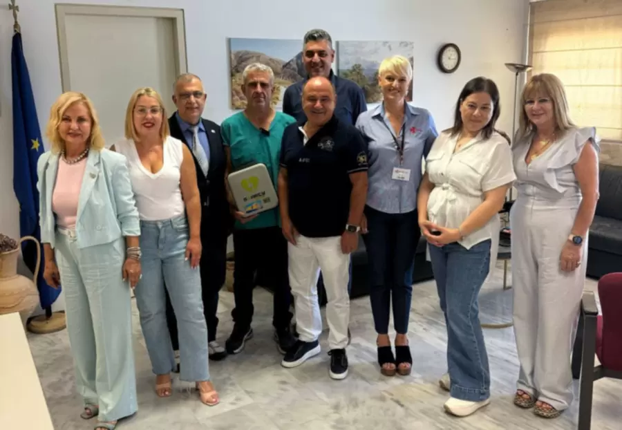 Δωρεά αυτόματου απινιδωτή στο αεροδρόμιο «Νίκος Καζαντζάκης», από τον Ροταριανό Όμιλο Ηρακλείου