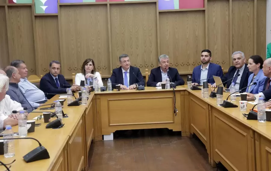 Σύσκεψη στην Περιφέρεια Κρήτης παρουσία του Ευρωπαίου Επιτρόπου Βιώσιμων Μεταφορών, Απ. Τζιτζικώστα