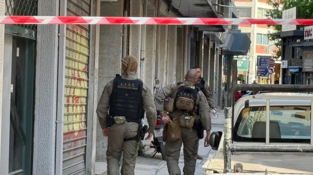 Ένα κιλό εκρηκτικά και πυροκροτητές στο διαμέρισμα που έμενε η 39χρονη που σκοτώθηκε στην έκρηξη στη Θεσσαλονίκη