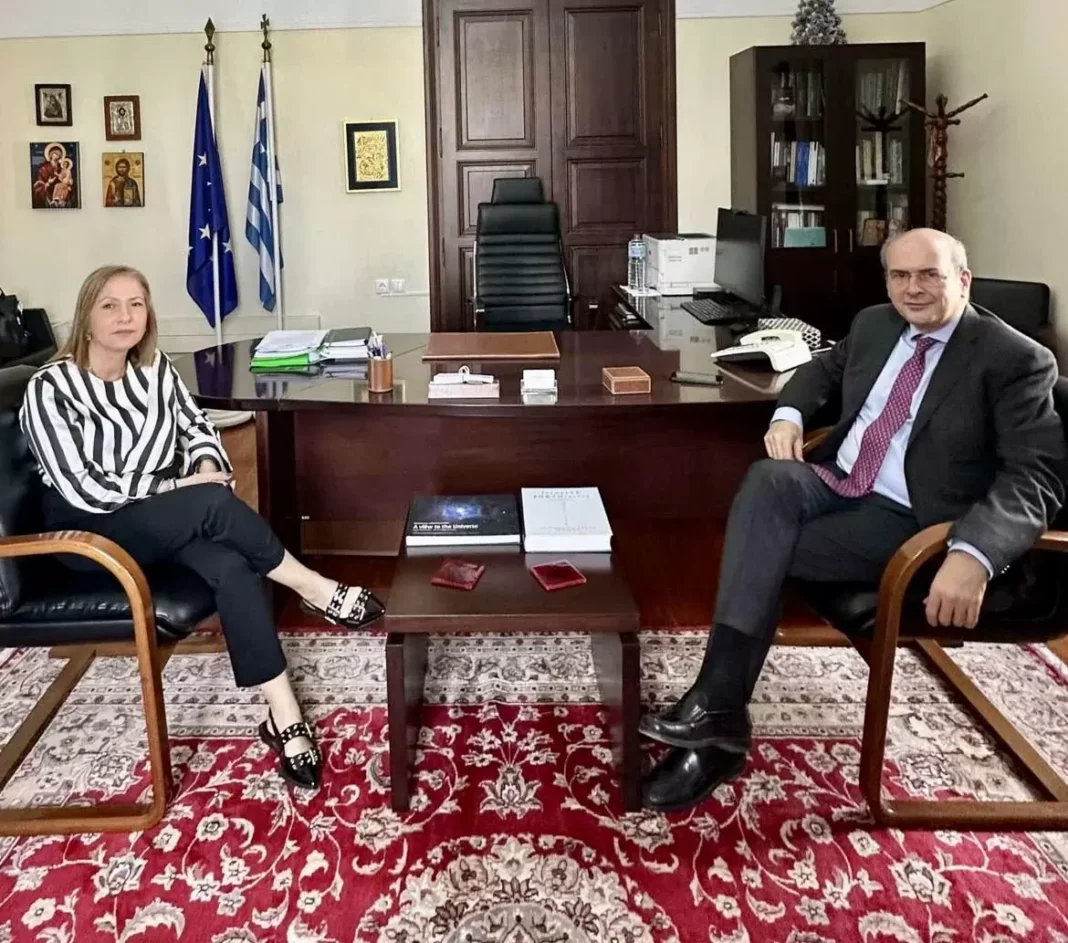 Στην Αποκεντρωμένη Διοίκηση o K. Χατζηδάκης