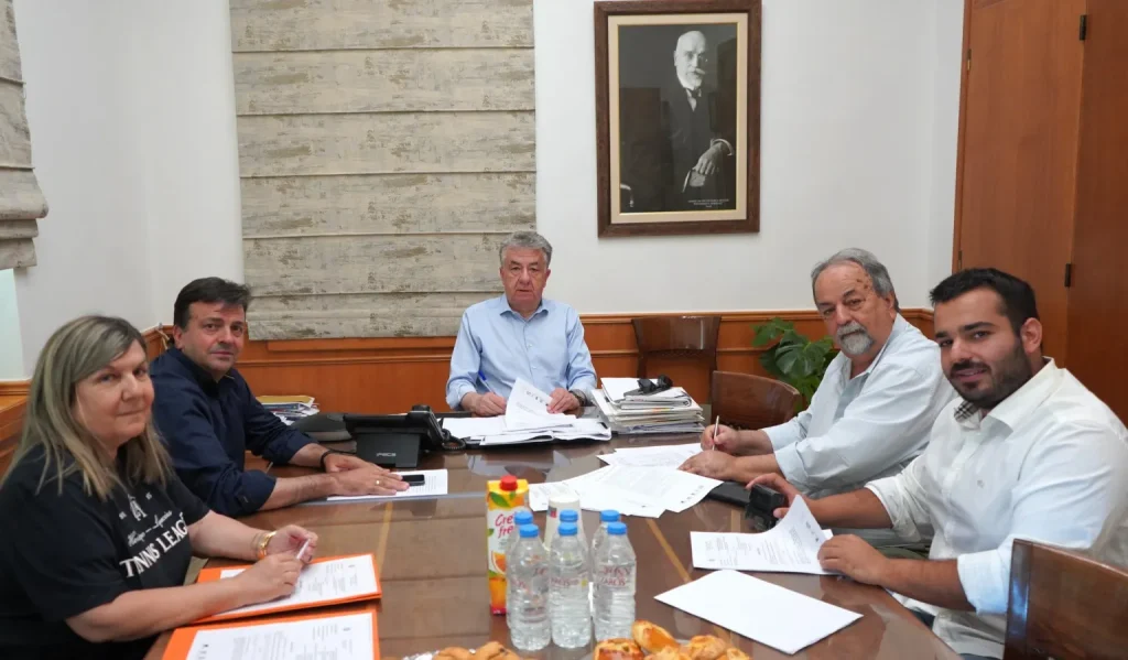 Έπεσαν οι υπογραφές για τις συμβάσεις έργων 971.000 ευρώ στον Αμπελούζο