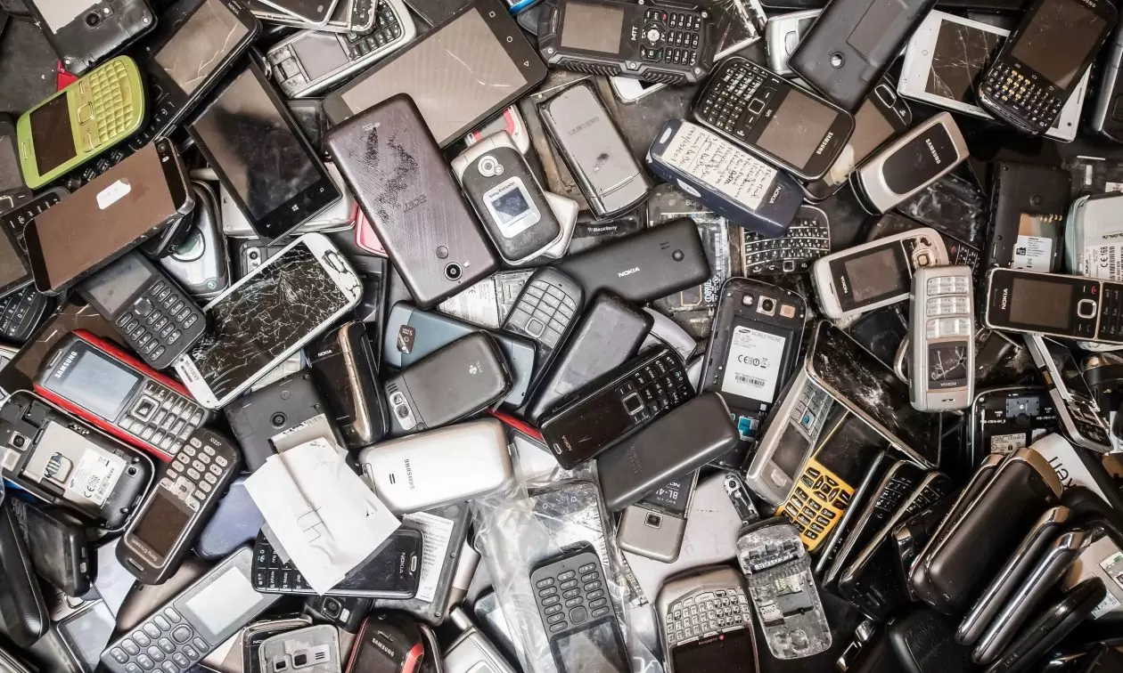 Έχετε ένα από αυτά τα παλιά κινητά; Κάνατε την τύχη σας – Σήμερα αξίζουν «χρυσάφι»