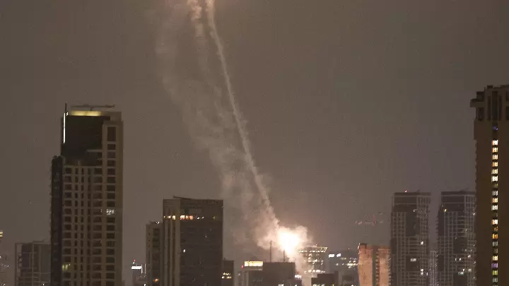 «Εκκενώστε την Τεχεράνη» προειδοποιεί ο Τραμπ – Νεκρός ο ανώτερος Ιρανός στρατιωτικός διοικητής