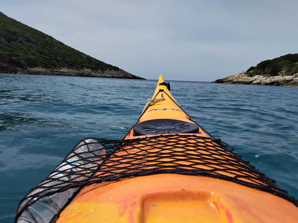 Συνεχίζονται οι έρευνες για τον εντοπισμό του χειριστή κανό