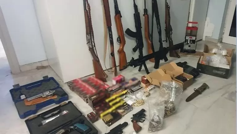 Νέο μεγάλο οπλοστάσιο εντοπίστηκε από την ΕΛΑΣ στα Χανιά -Χειροπέδες σε πατέρα και γιο