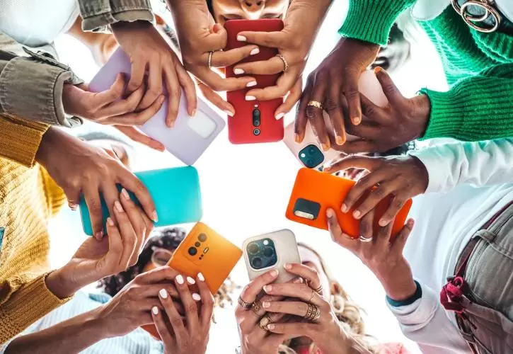 Επιστρέφει στο θρόνο των smartphones το iPhone – Τα μοντέλα που κερδίζουν τους καταναλωτές