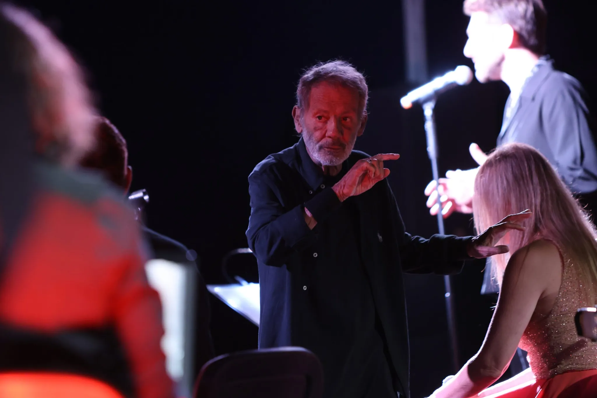 Θερμό χειροκρότημα στον Στ. Ξαρχάκο