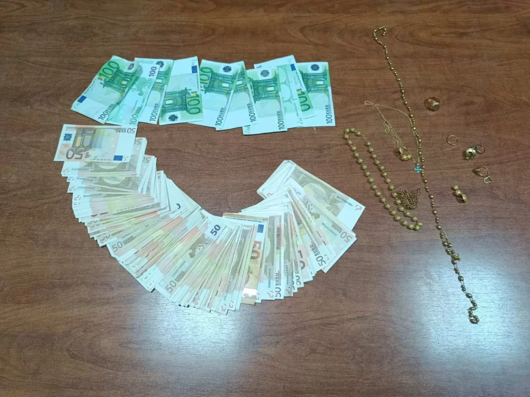Χειροπέδες στους «λογιστές»…