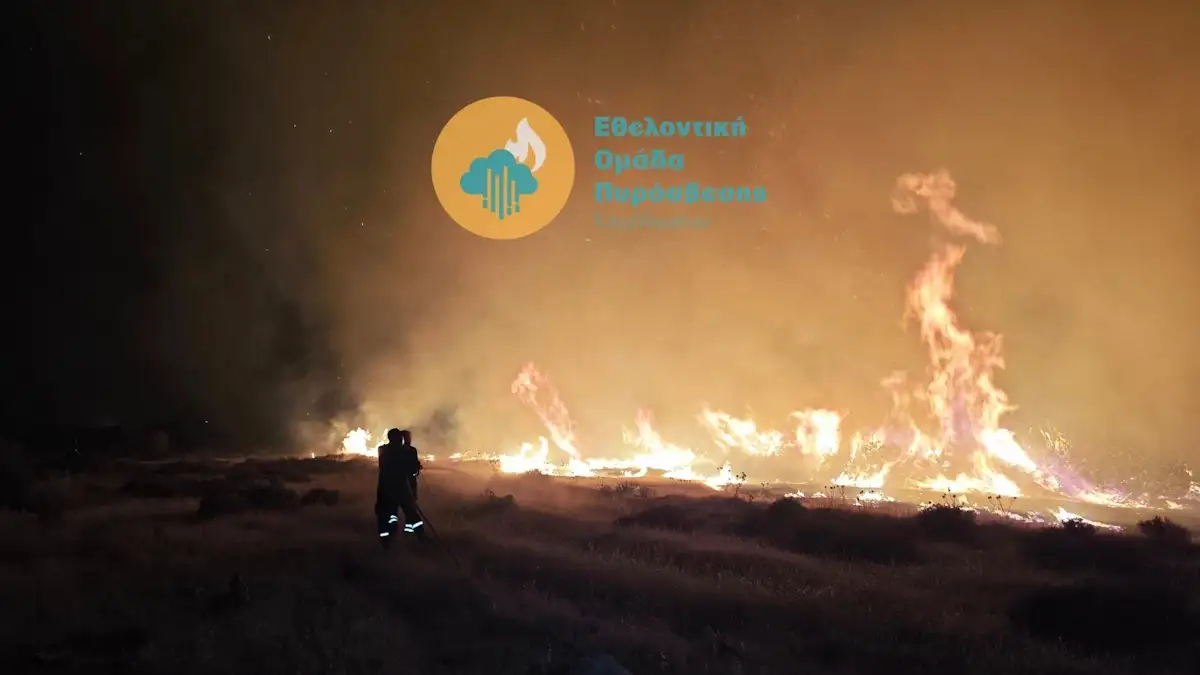 Φωτιά στην Κύπρο: Δύο νεκροί, δεκάδες εγκλωβισμένοι και σπίτια παραδομένα στις φλόγες