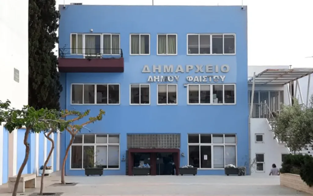 «ΟΧΙ» σε κλειστή δομή φιλοξενίας μεταναστών από τον Δήμο Φαιστού