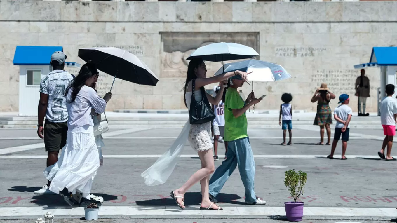 Καύσωνας μέχρι και τη Δευτέρα – «Κόκκινη» προειδοποίηση για επικίνδυνα καιρικά φαινόμενα